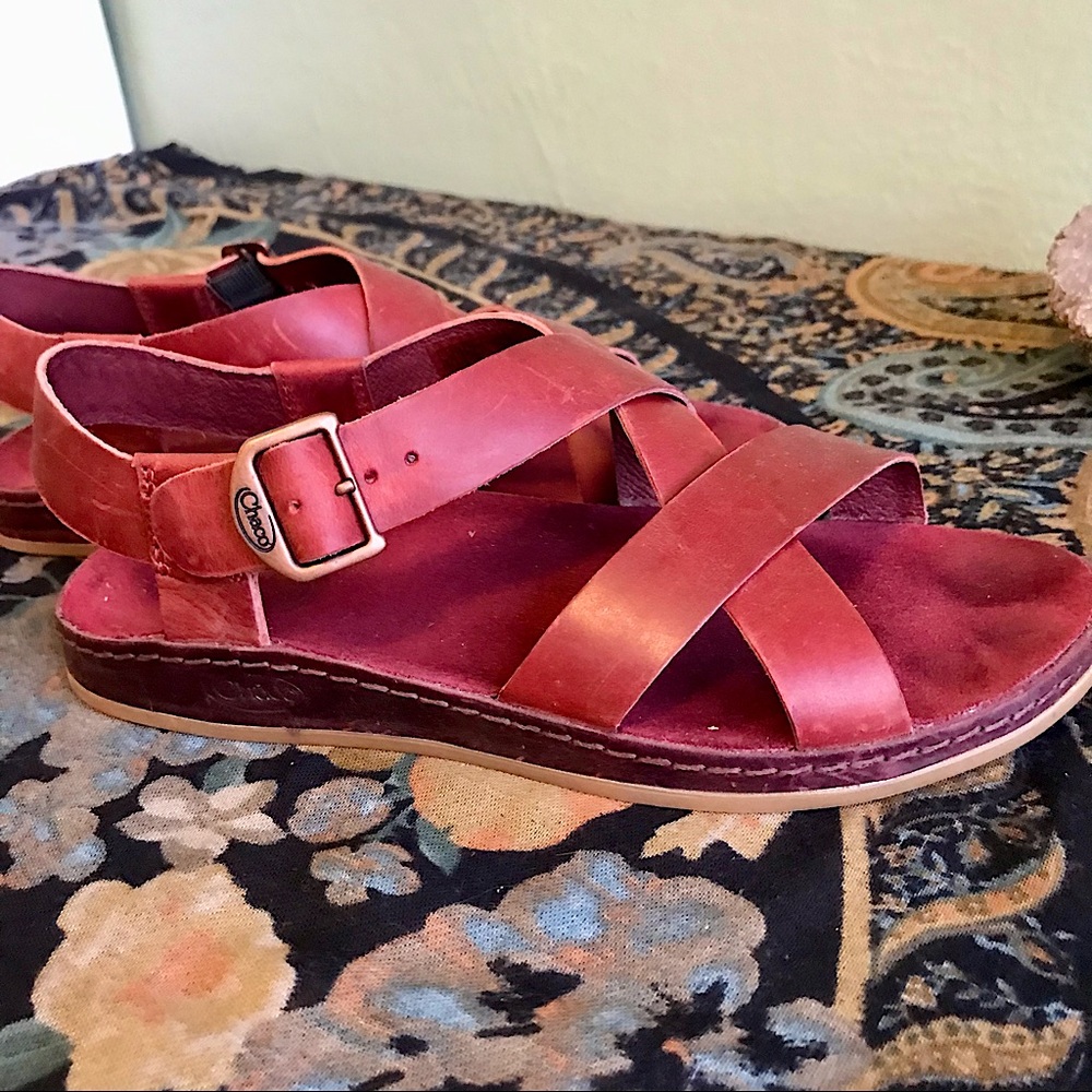 Red/wine Chaco Women’s Wayfarer leather sandal. Size 7 US women’s.
